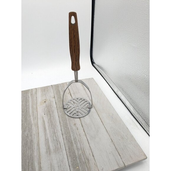 Vintage EKCO Potato Vegetable Masher Faux Wood Handle Utensil 9 1/2" - Picture 1 of 6